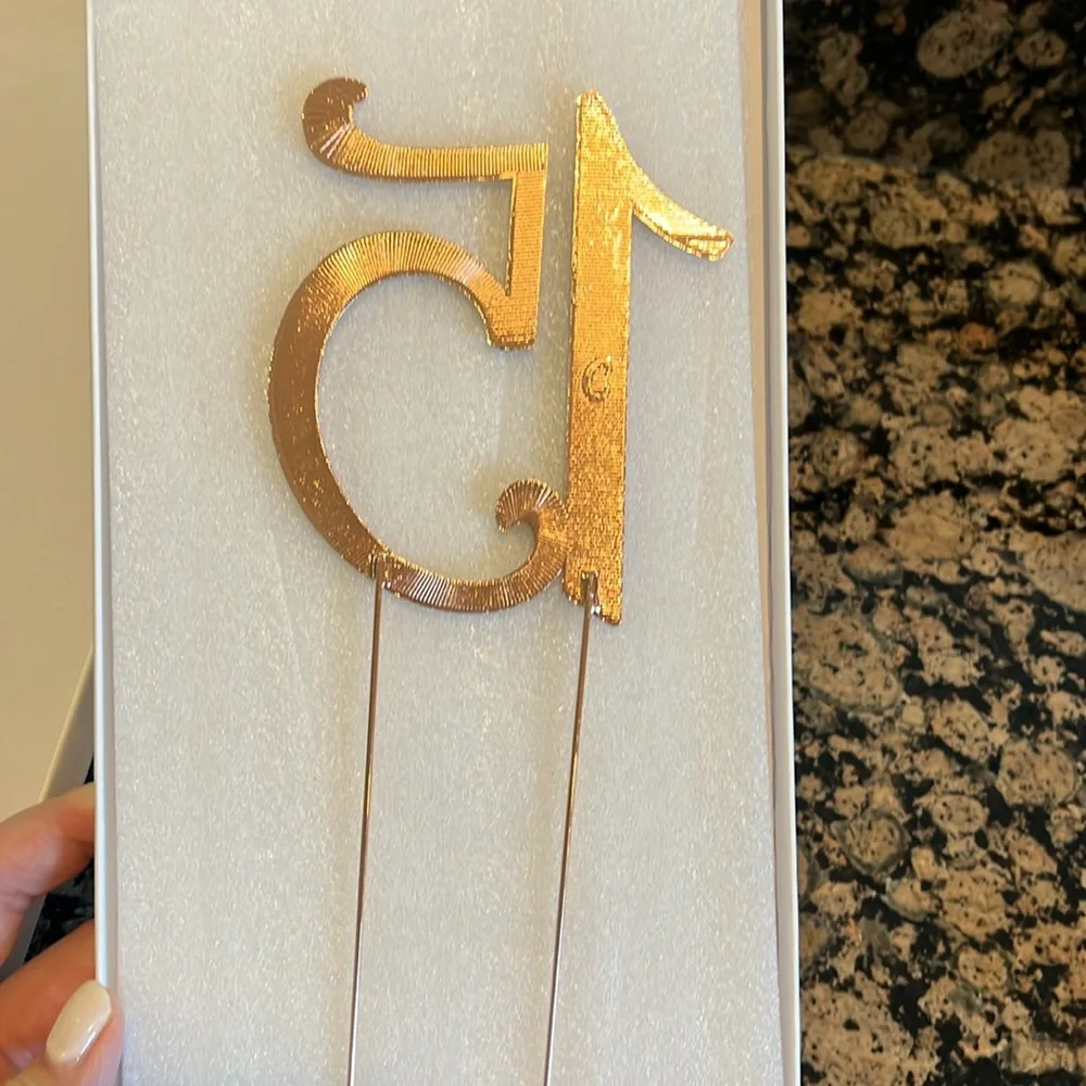 Like new - sturdy rose gold 15 cake topper with keepsake box
